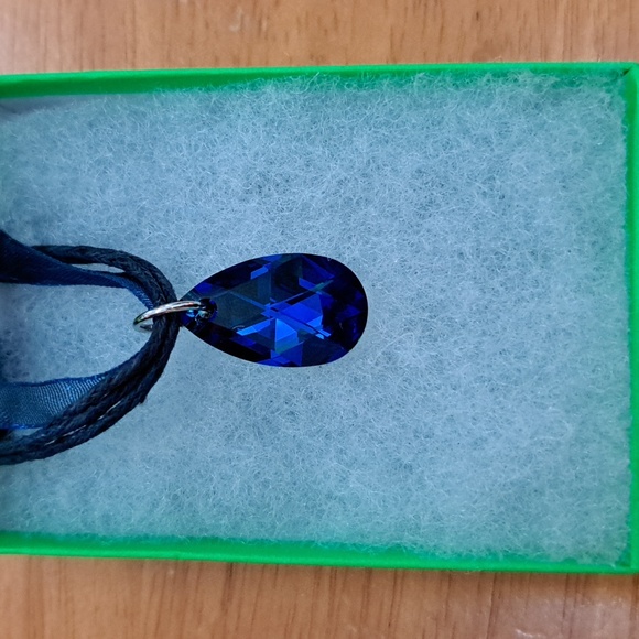 Ocean Explosion Crystal Teardrop Necklace - Picture 3 of 6